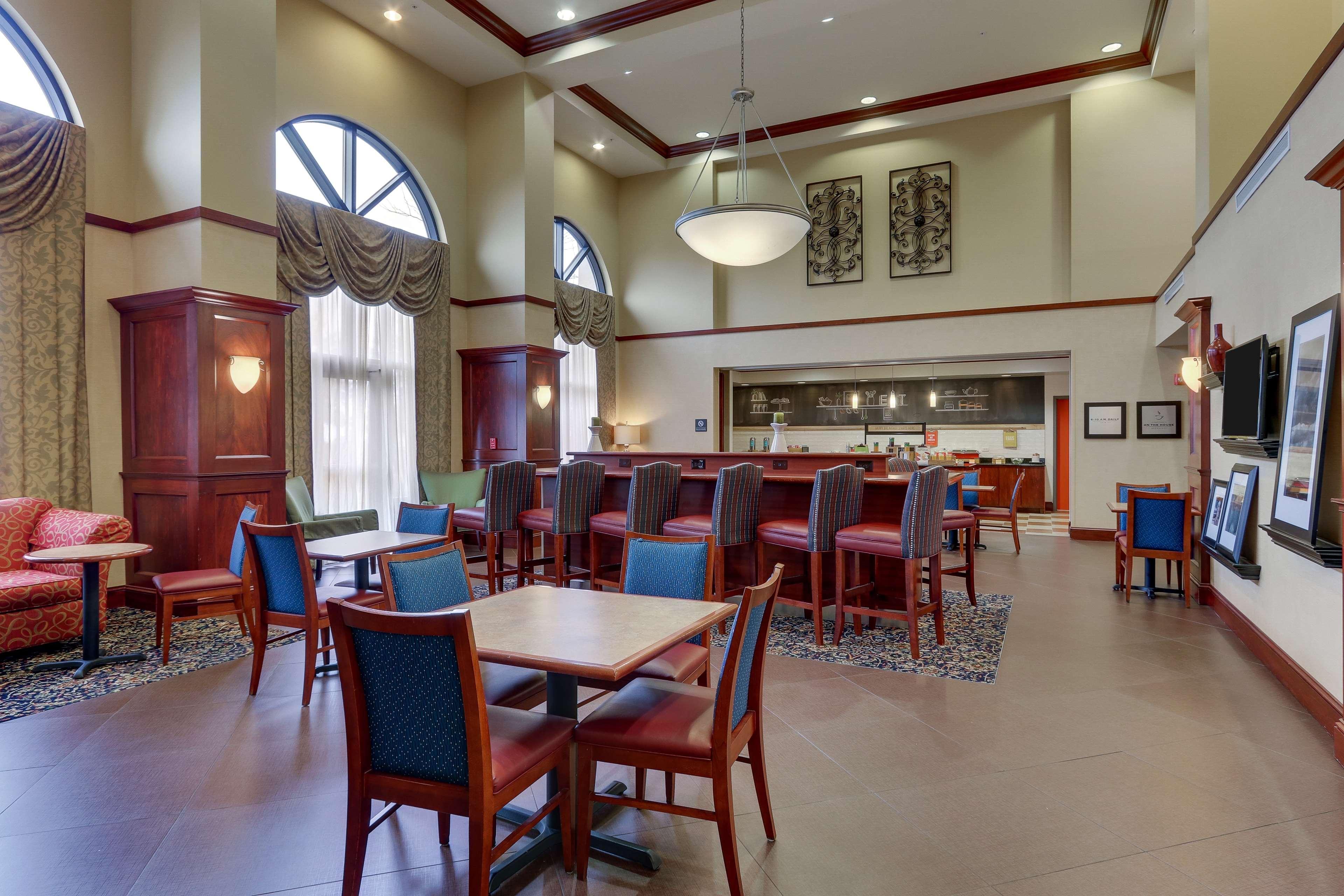 Hampton Inn & Suites Indianapolis-Airport Ngoại thất bức ảnh