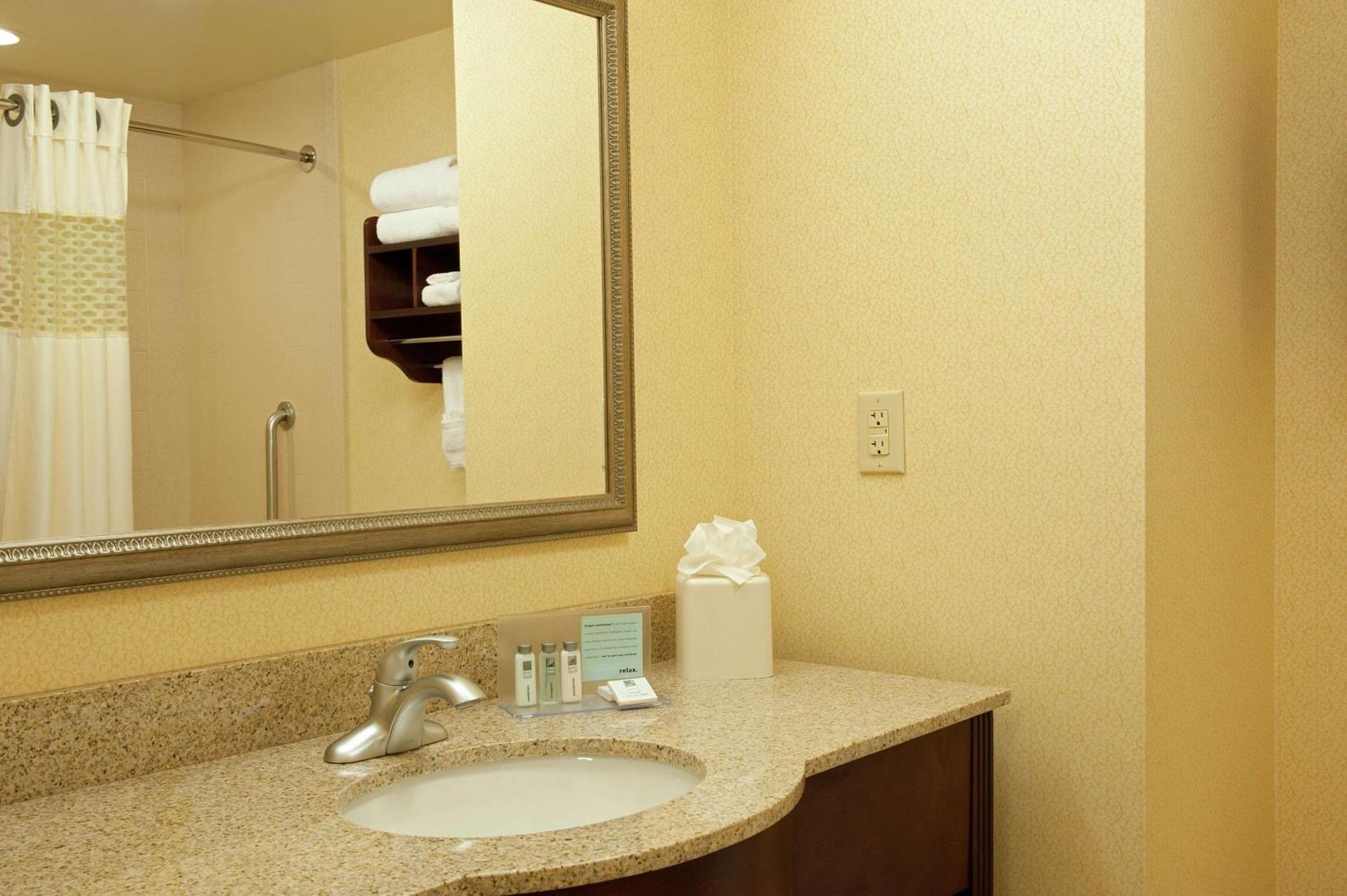 Hampton Inn & Suites Indianapolis-Airport Ngoại thất bức ảnh