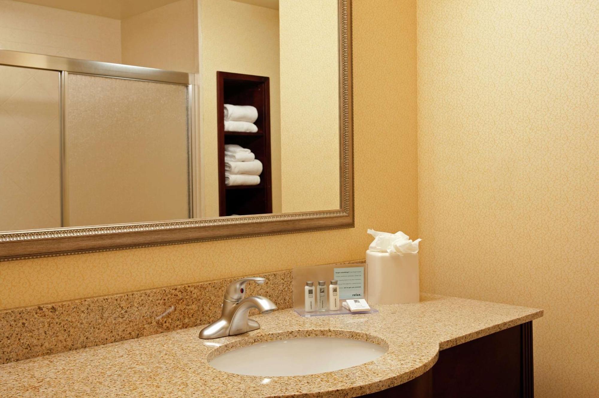 Hampton Inn & Suites Indianapolis-Airport Ngoại thất bức ảnh