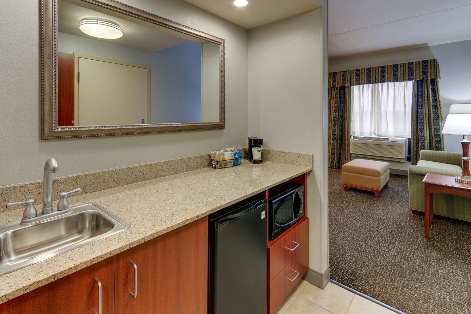 Hampton Inn & Suites Indianapolis-Airport Ngoại thất bức ảnh