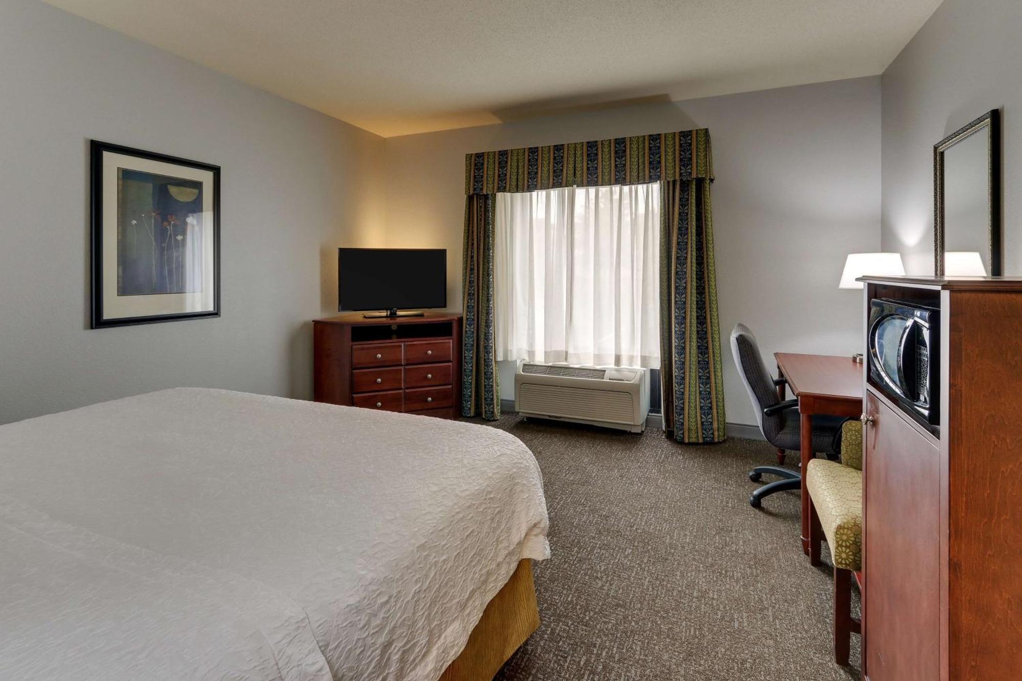 Hampton Inn & Suites Indianapolis-Airport Ngoại thất bức ảnh
