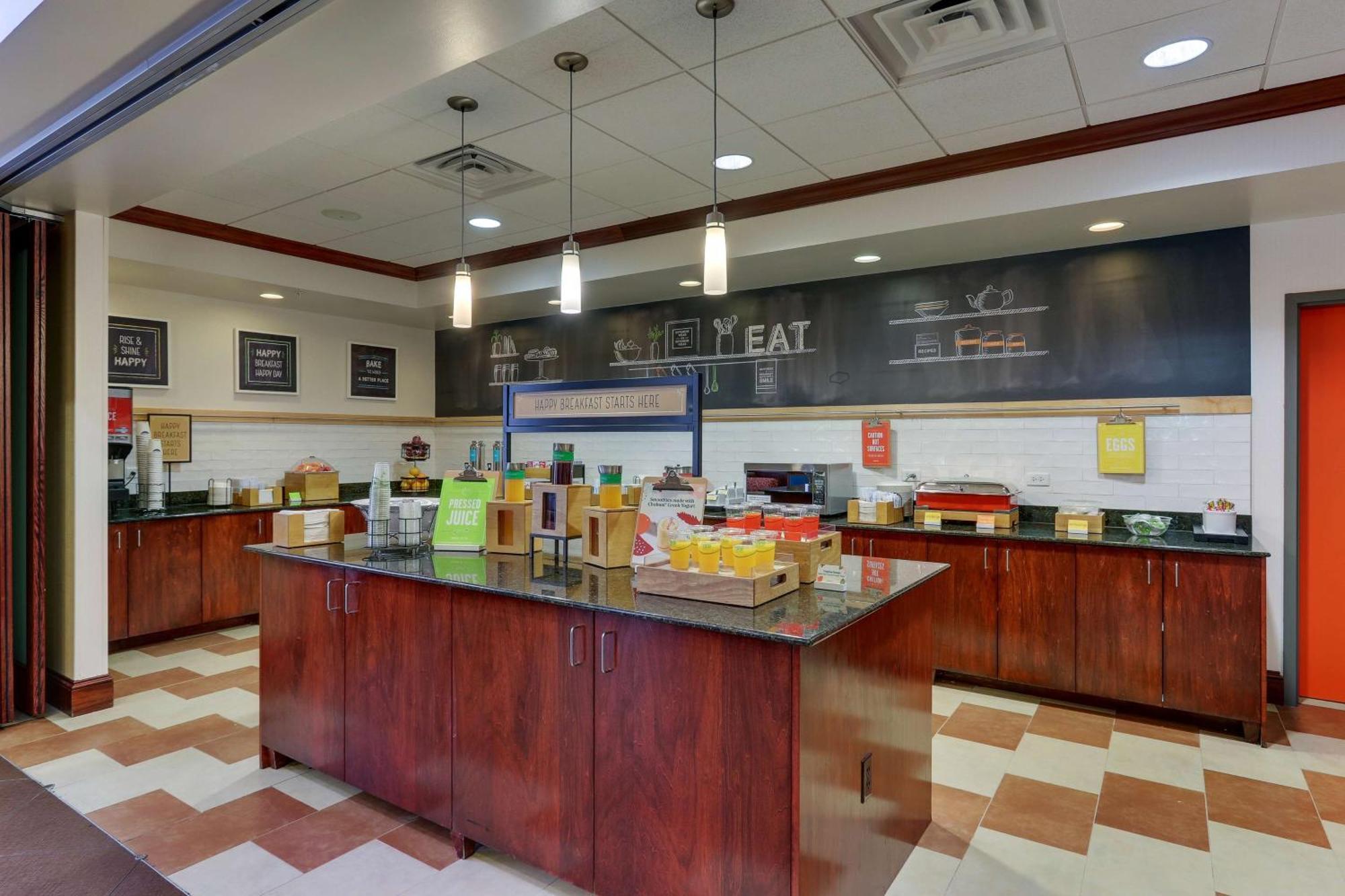 Hampton Inn & Suites Indianapolis-Airport Ngoại thất bức ảnh