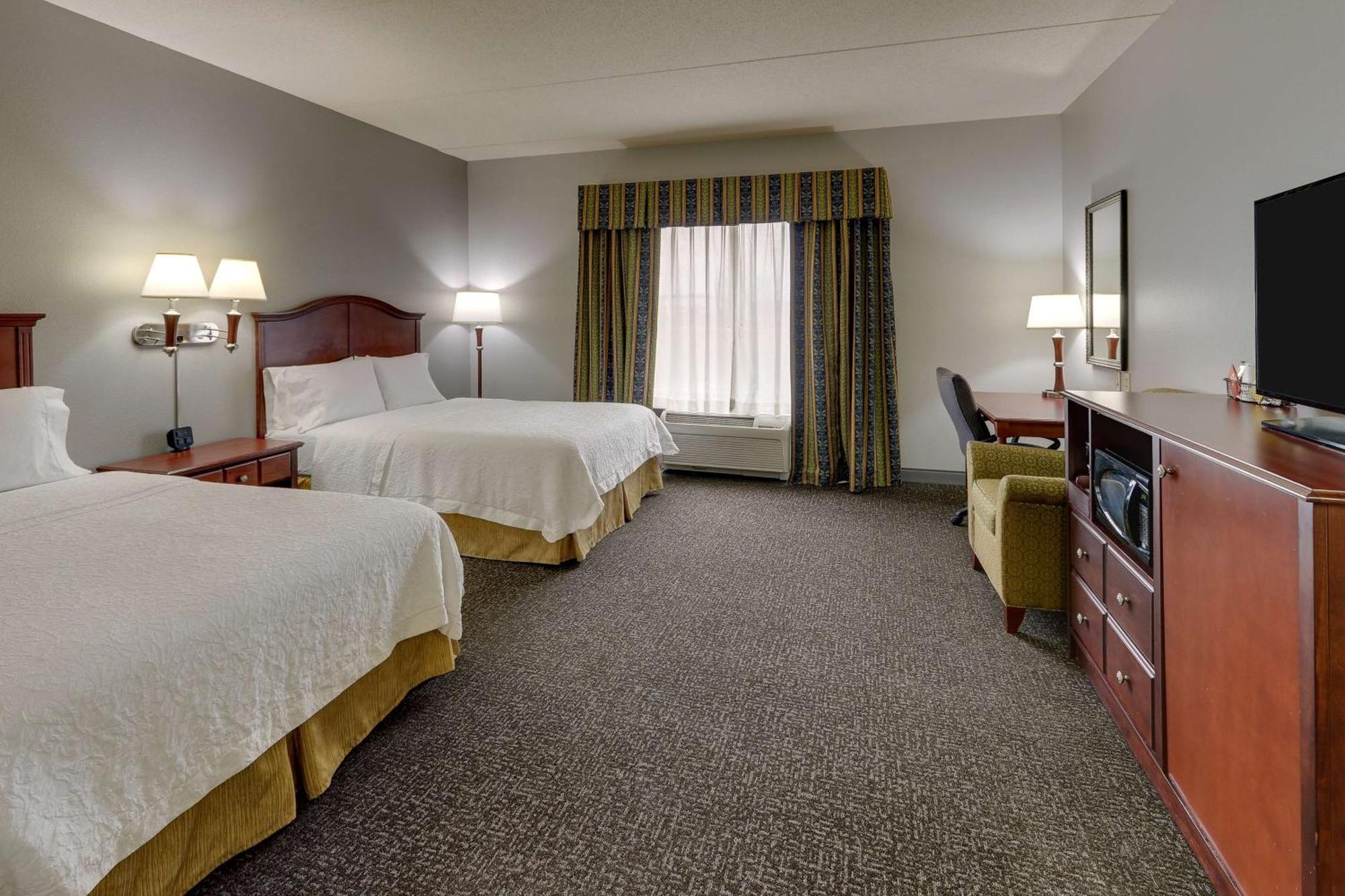 Hampton Inn & Suites Indianapolis-Airport Ngoại thất bức ảnh